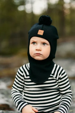 Metsola Merino Pom Pom Helmet -Kyparamyssy | Black Online
